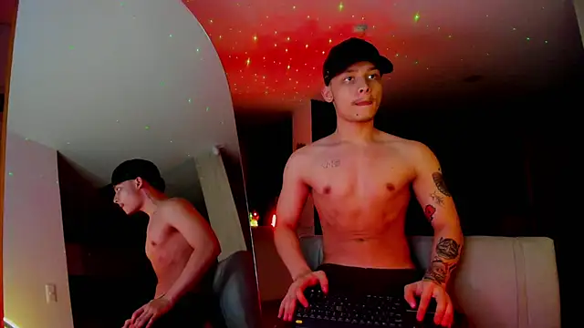 Snapshot of Zeus_Jeff chatting on November 18, 2025, 7:02 am Zeus Jeff online show from November 18, 2025, 7:02 am