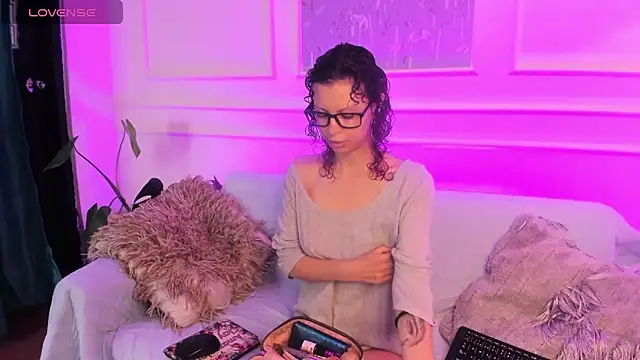 AliceMadnes online show from February 8, 2026, 12:30 pm