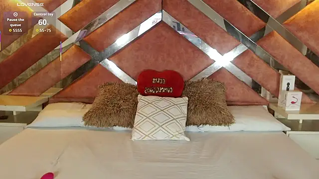 Lily Queen30 online show from November 19, 2025, 8:20 pm