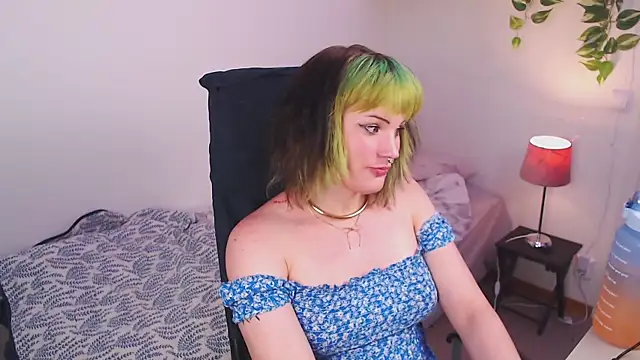 Snapshot of slutty_violet chatting on June 3, 2026, 2:44 pm slutty violet online show from June 3, 2026, 2:44 pm