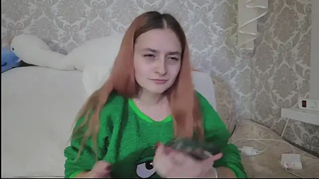 SweetLiaison online show from November 13, 2025, 4:50 pm