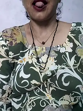 Snapshot of Piya_Bakshi chatting on May 18, 2026, 10:21 am Piya Bakshi online show from May 18, 2026, 10:21 am