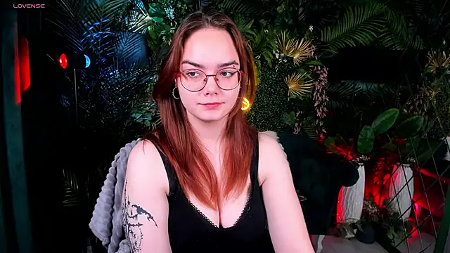 Lily  Evans online show from November 25, 2025, 4:12 am