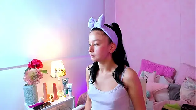 DyanaMoon22 online show from November 14, 2025, 11:53 am