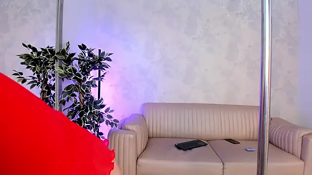 AnnaTylor online show from February 4, 2026, 12:33 pm