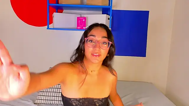 NicoletCherry   online show from December 19, 2025, 12:01 pm