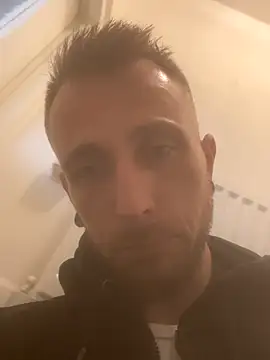 Tom32NB online show from November 9, 2025, 1:53 pm