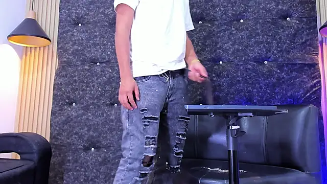 Tommy bigcock19 online show from November 9, 2025, 9:24 pm