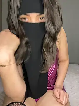 dinaaarich11 online show from April 1, 2026, 11:24 pm