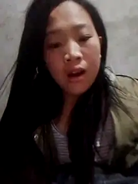 Yumiik2kk online show from November 28, 2025, 8:44 pm