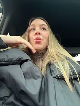 SashaCatt online show from April 5, 2026, 8:22 am