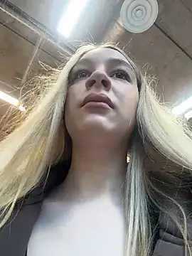 SashaCatt online show from April 17, 2026, 8:17 am