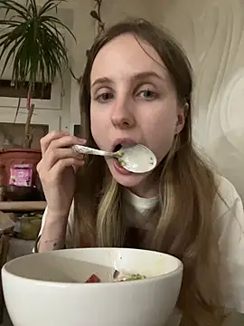 oceaneyes lilu online show from December 13, 2025, 8:25 pm