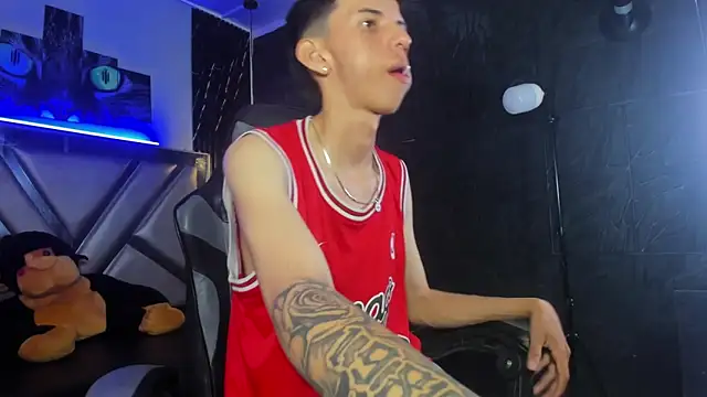 Arthur Loui online show from November 11, 2025, 7:47 pm