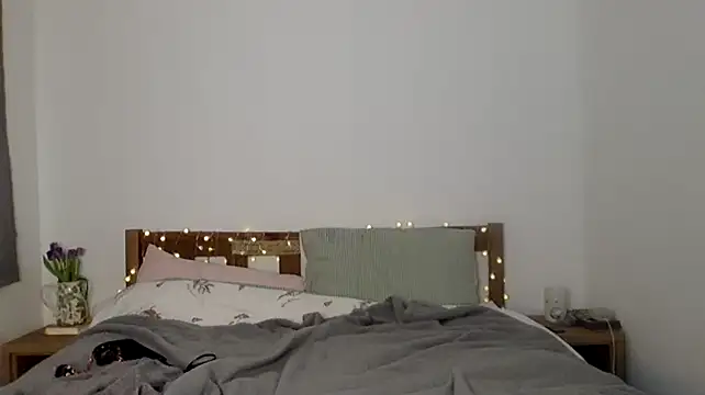 Snapshot of elizaluck chatting on November 29, 2025, 2:20 pm elizaluck online show from November 29, 2025, 2:20 pm