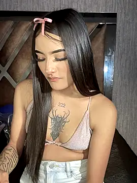 CleoNoir Pink online show from November 19, 2025, 11:05 pm