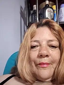 Snapshot of karlaanqui1 chatting on May 19, 2026, 10:43 am karlaanqui1 online show from May 19, 2026, 10:43 am