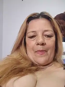 Snapshot of karlaanqui1 chatting on May 31, 2026, 10:44 am karlaanqui1 online show from May 31, 2026, 10:44 am