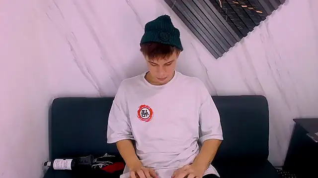 Liam York  online show from March 31, 2026, 3:52 am