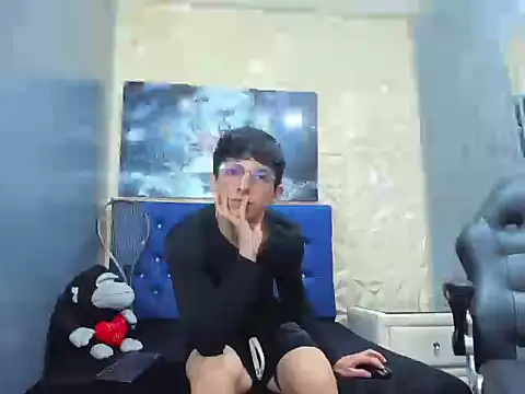 ElanGiraldo online show from March 12, 2026, 11:11 pm