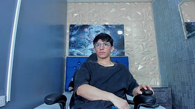 Snapshot of ElanGiraldo chatting on May 2, 2026, 11:10 pm ElanGiraldo online show from May 2, 2026, 11:10 pm
