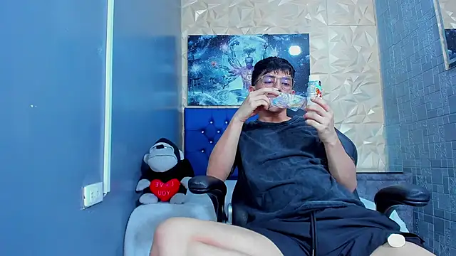 Snapshot of ElanGiraldo chatting on May 20, 2026, 11:44 pm ElanGiraldo online show from May 20, 2026, 11:44 pm