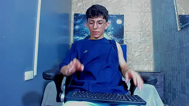 Snapshot of ElanGiraldo chatting on May 30, 2026, 9:45 pm ElanGiraldo online show from May 30, 2026, 9:45 pm