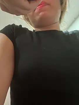 latinahorny11 online show from March 7, 2026, 6:21 am