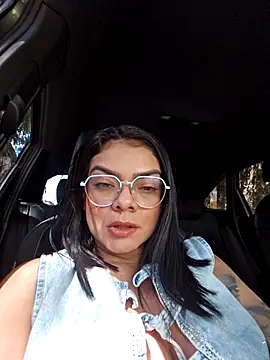 sofiaalarson online show from April 10, 2026, 6:34 pm