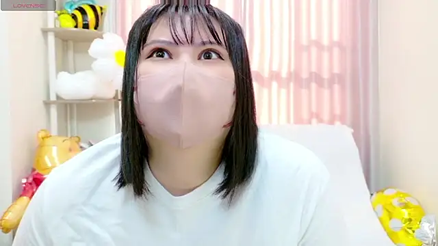 tomo-chan  online show from December 17, 2025, 3:45 am