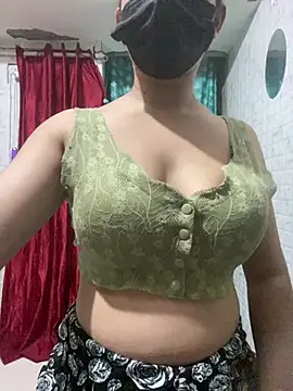 Snapshot of Red_Queen_11 chatting on February 24, 2026, 6:39 pm Red Queen 11 online show from February 24, 2026, 6:39 pm
