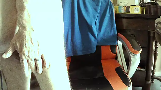 Snapshot of jloulou1 chatting on July 30, 2026, 2:27 pm jloulou1 online show from July 30, 2026, 2:27 pm