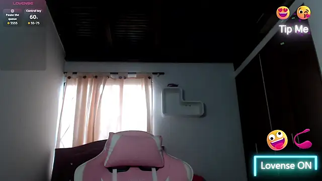 chloe cherry  online show from November 15, 2025, 7:54 pm