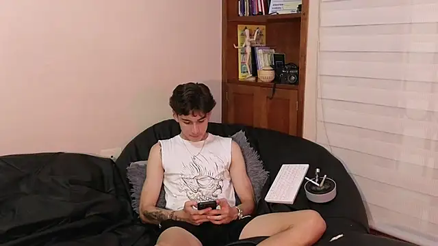 Snapshot of Derekswan chatting on June 4, 2026, 12:38 am Derekswan online show from June 4, 2026, 12:38 am
