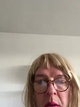 Snapshot of simone_xdressing chatting on January 26, 2025, 10:12 am simone xdressing online show from January 26, 2025, 10:12 am