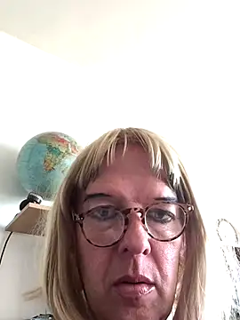 Snapshot of simone_xdressing chatting on September 14, 2025, 8:57 am simone xdressing online show from September 14, 2025, 8:57 am