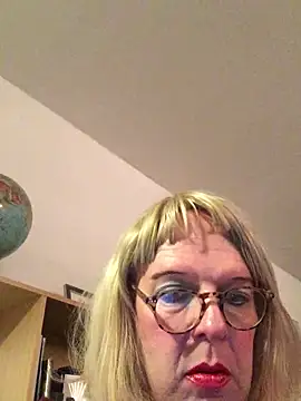 Snapshot of simone_xdressing chatting on October 2, 2025, 11:45 pm simone xdressing online show from October 2, 2025, 11:45 pm