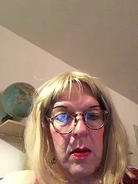 Snapshot of simone_xdressing chatting on November 16, 2025, 1:11 am simone xdressing online show from November 16, 2025, 1:11 am