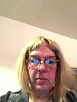 Snapshot of simone_xdressing chatting on January 13, 2026, 7:41 pm simone xdressing online show from January 13, 2026, 7:41 pm