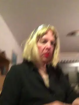 Snapshot of simone_xdressing chatting on March 8, 2026, 12:30 am simone xdressing online show from March 8, 2026, 12:30 am