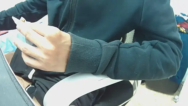 Calavera2001 online show from November 11, 2025, 2:22 am