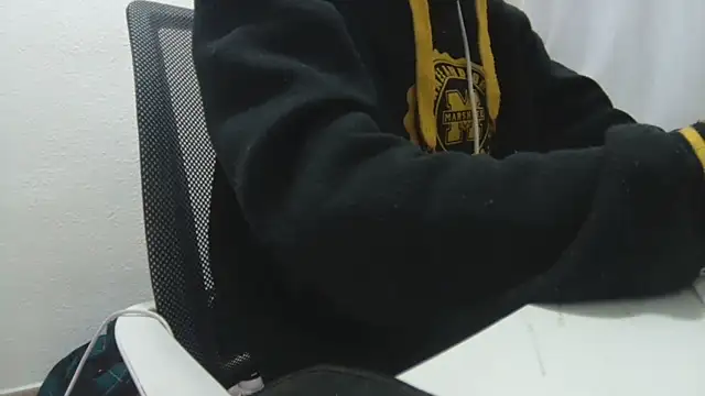 Calavera2001 online show from December 22, 2025, 8:55 am