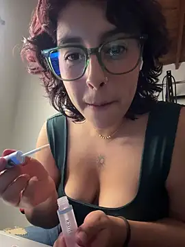 Snapshot of VictoriaAmelie chatting on December 2, 2025, 6:08 am VictoriaAmelie online show from December 2, 2025, 6:08 am