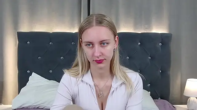 Snapshot of RachaelCute chatting on May 12, 2026, 4:20 am RachaelCute online show from May 12, 2026, 4:20 am