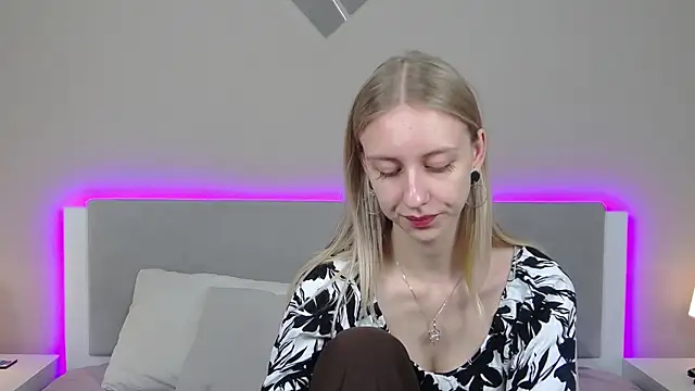 Snapshot of RachaelCute chatting on May 16, 2026, 11:20 am RachaelCute online show from May 16, 2026, 11:20 am
