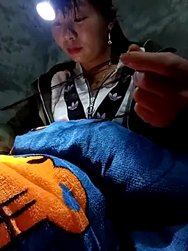 Snapshot of vangkt-cute chatting on February 3, 2026, 7:02 am vangkt-cute online show from February 3, 2026, 7:02 am