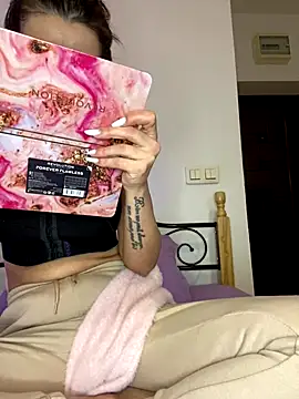 MissyDior8 online show from November 25, 2025, 6:24 am