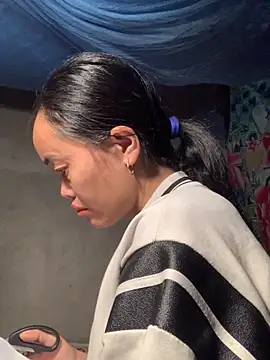 Snapshot of phuong_cute chatting on November 11, 2025, 2:22 am phuong cute online show from November 11, 2025, 2:22 am