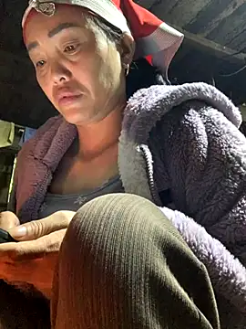 Snapshot of phuong_cute chatting on November 13, 2025, 4:11 am phuong cute online show from November 13, 2025, 4:11 am