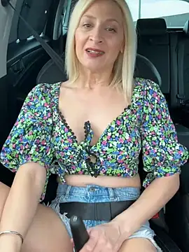 Snapshot of HOTLadyluna chatting on May 16, 2026, 1:43 pm HOTLadyluna online show from May 16, 2026, 1:43 pm
